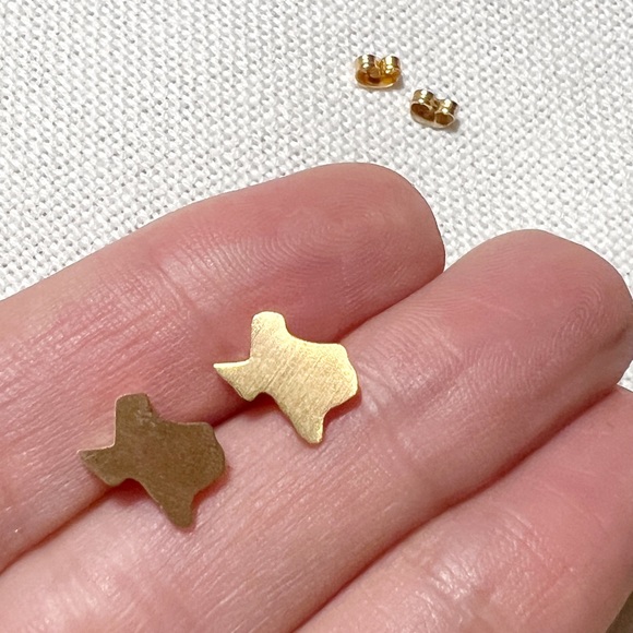 TEXAS Gold Tone Western Lone Star Cowgirl Stud Post Earrings - Picture 2 of 3